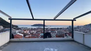 Luxus-Wohnung 200m2 mit Panoramablick in Budva Strand 500m
