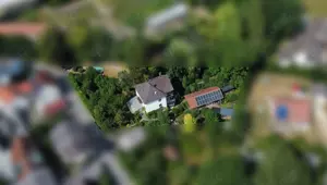 Komplett erschlossenes Grundstück mit Altbestand