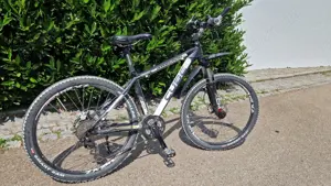 Cube Attention 26", Rahmen 16 ", Schwarz   Weiss