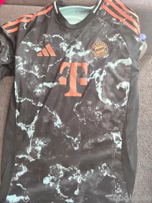 Bayern München Auswärts Trikot 2024 25
