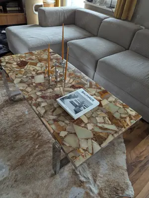 Mid-Century Couchtisch mit einer wunderschönen Onyx-Tischplatte und einem glänzenden Chromgestell Bild 2