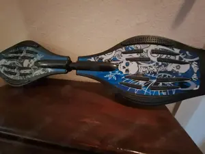 Waveboard  der Marke Streetsurfing