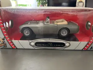 Mehrer verschiedene Auto- und Motorrad- und Traktorenmodelle zu verkaufen. Bild 3