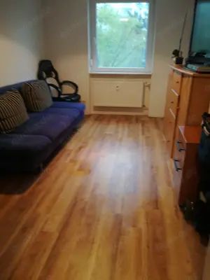 Zimmer frei 12 qm in 3 ZKB Balkon ,Parkplatz