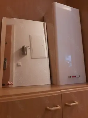 Badschrank mit Spiegel