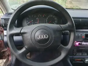 Audi A4 1.6 Bild 5