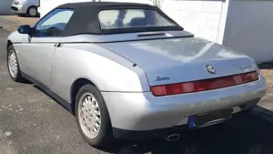 Alfa Romeo Spider 2.0 16V Twin Spark Sommerfahrzeug Bild 2