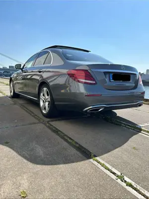 Mercedes-Benz E 350 E 350 d 4Matic