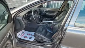 Volvo XC70 2.4 D 4x4/TÜV 12.26/AUTOMATIK/LEDER/AHK Bild 4