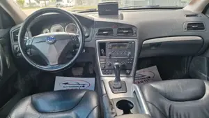 Volvo XC70 2.4 D 4x4/TÜV 12.26/AUTOMATIK/LEDER/AHK Bild 3