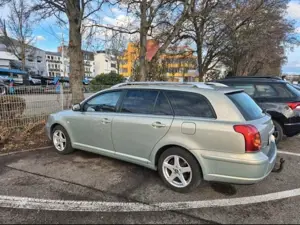 Toyota Avensis 2.0 D-4D Combi Executive Bild 2