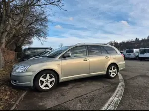 Toyota Avensis 2.0 D-4D Combi Executive Bild 4