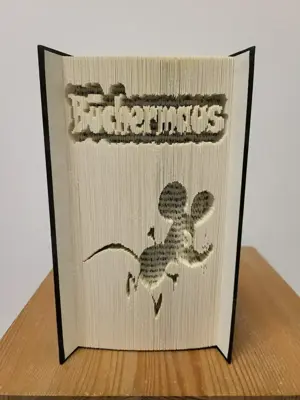 Buch gefaltet und geschnitten