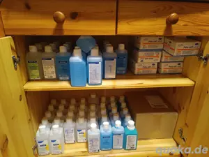 verkaufe Flächen und hand Desinfektionsmittel und Einweghandschuhe 
