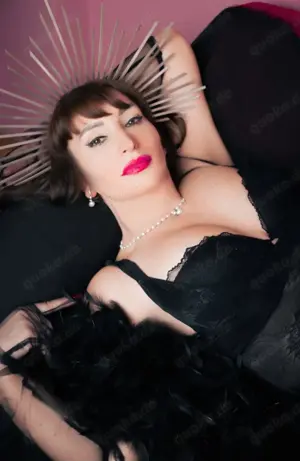 rassige Chantal massiert Bild 6