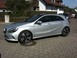 Mercedes-Benz A 200 A200 BlueEfficiency Urban Navi SSD AHK Kamera Sitz
