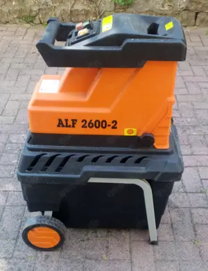 Häcksler Gartenhäcksler Asthäcksler Walzenhäcksler  !!MIETEN!!