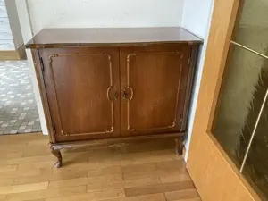 Kommode mit 2 Türen im Chippendalestyle