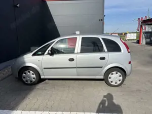 Opel Meriva 1.6 16V Cosmo Bild 2