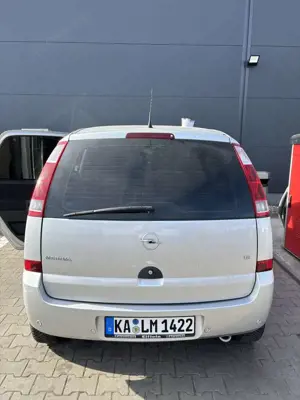 Opel Meriva 1.6 16V Cosmo Bild 3
