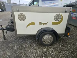 Hundeanhänger: WT-Royal 3-Box-Anhänger,