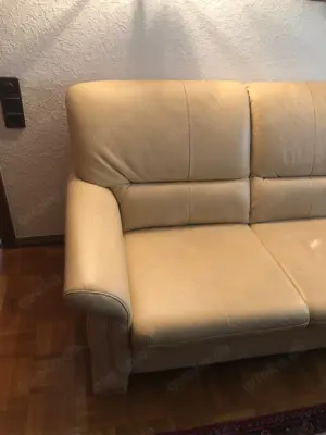 große Ledercouch 4-Sitzig plus Couchtisch  en Selbstabholer zu verschenken