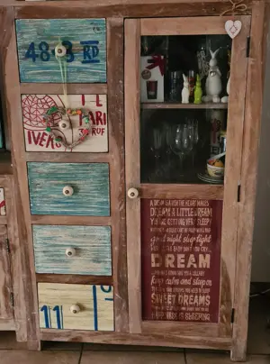 Verkaufe Echtholz Sidebord und Vitrine 