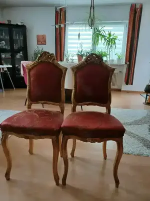 Zwei Stühle 