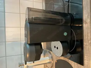 Nagelneue Kaffeepadmaschine elegant matt schwarz 