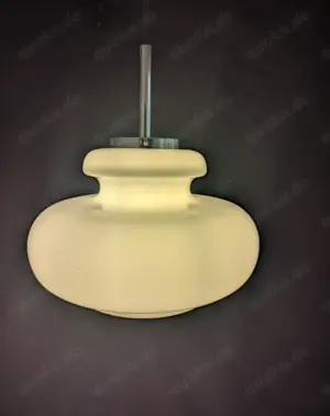 Opalglasleuchte der 60er Jahre