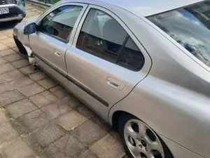 Volvo S60 2.4 Comfort Bild 2