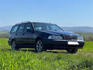 Volvo V70 2.4 Kombi 5 Zyl. Automatic blau Klima Euro 4 ZV Bild 1