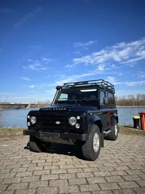 Land Rover Defender 90 E Station Wagon