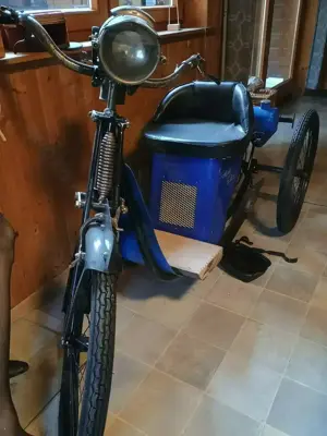 Oldtimer Monet goyon Automouche 147 CC BJ 22 