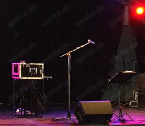 Live Musik Musiker Sänger Gitarrist Ein-Mann-Band kein DJ Bild 3