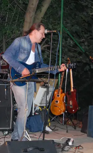 Live Musik Musiker Sänger Gitarrist Ein-Mann-Band kein DJ Bild 10