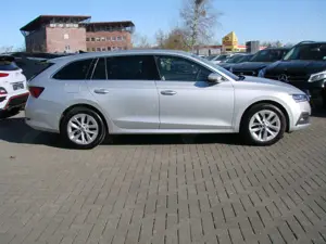 Skoda Octavia 2.0TDI Style ACC Columbus HeadUp AHK Bild 5