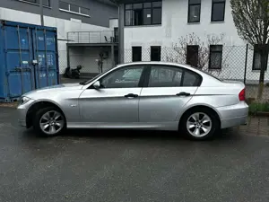 BMW 320 320i Bild 3