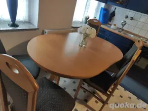 Esstisch mit Stühlen