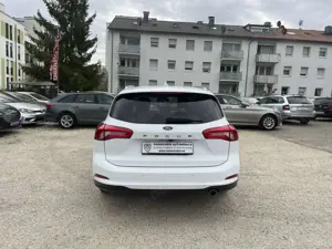 Ford Focus Turnier CoolConnect Aut. ACC+KAMERA+TOTWINKEL+1.H Bild 4