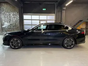 BMW 520 i M Sport~PANO~LED~KAMERA 360°~HEAD-UP Bild 4