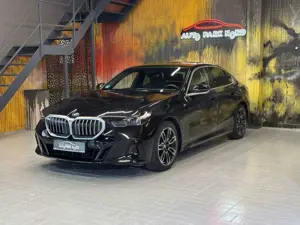 BMW 520 i M Sport~PANO~LED~KAMERA 360°~HEAD-UP Bild 3