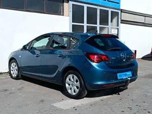 Opel Astra J Lim. 5-trg. Style SHZ Navi Bild 5