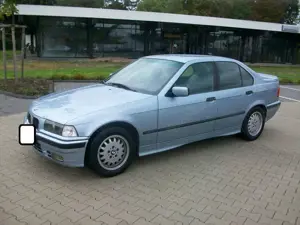 BMW 325 325i Bild 1