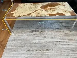Design Couchtisch aus Marmor mit Metallgestell
