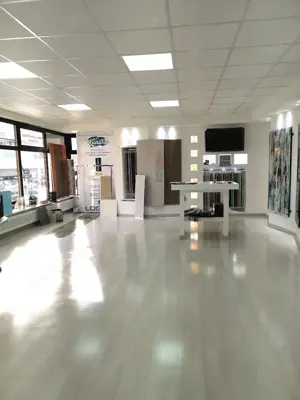 Moderner Laden Showroom zu vermieten   150 m  (teilbar ab 60 m )