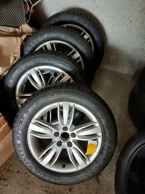 Achtung! Gelegenheit! Audi Q 3, neue Winterreifen auf Original Audi Leichtmetallfelgen, 215 60 R 17W