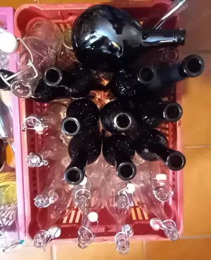 Ca. 30 schöne Glasflaschen zu verkaufen 