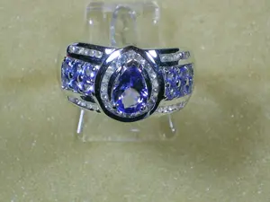 NEU: Ring Gr. 18,3 - 57,5 375 Weiß-Gold mit Tansanit + Weißtopas