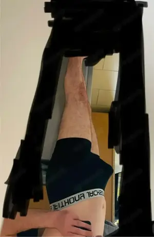 Ich (m, 26j) biete nur für Frauen Massage an   Er sucht Sie 